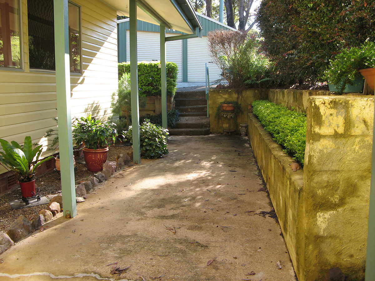 Front courtyard / breezeway – before