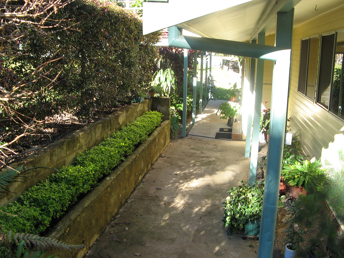 Front courtyard / breezeway – before