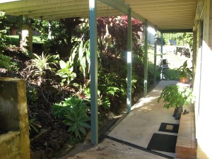 Front courtyard / breezeway – before