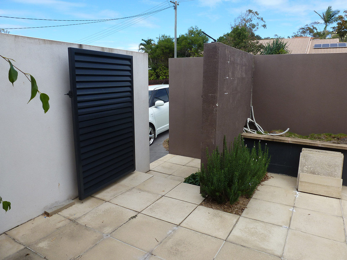 Moffat Beach garden – before