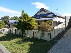 Springfield Lakes – small garden – before