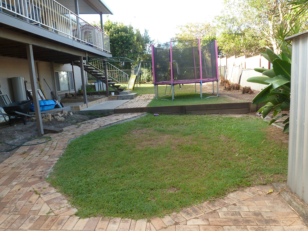 Maroochydore – small garden – before