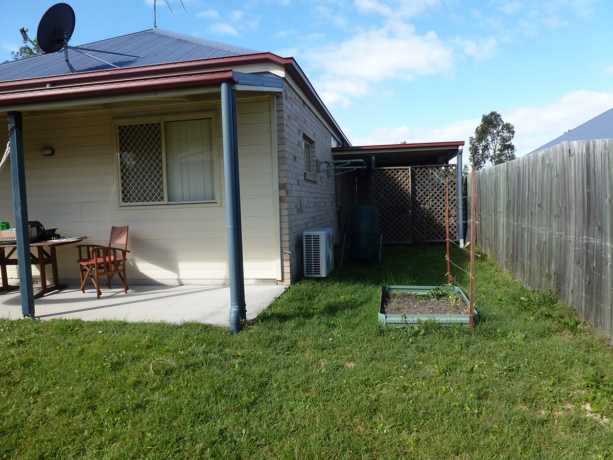 Springfield Lakes – small garden – before