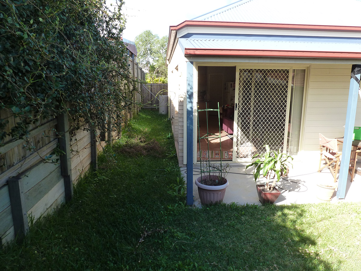Springfield Lakes – small garden – before