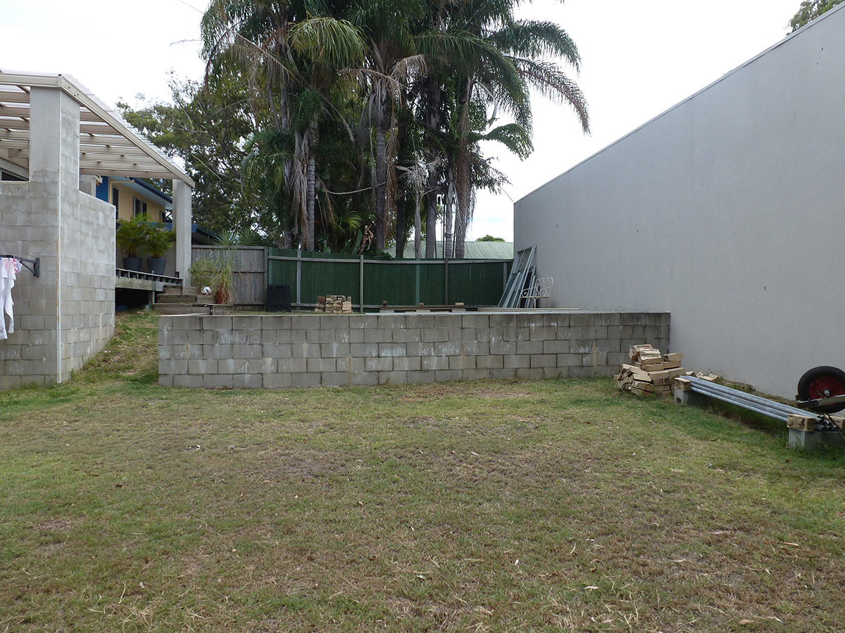 Moffat Beach garden – before